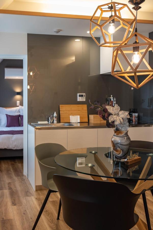 Alla Scuderia Bijou Suites Осака Экстерьер фото